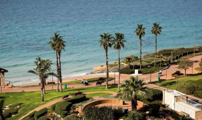 Romy Suites Deluxe Netanya Esterno foto